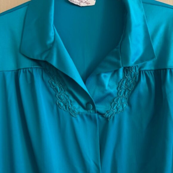 Vanity Fair M Nylon Robe Opaque Button Front Collar 3/4" Sleeve Satin Trim 40" - Picture 4 of 6